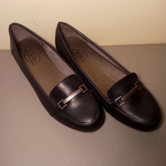 Womens LifeStride Remedy Kylie Loafers Navy 8.5M NEW in box - Picture 1 of 5